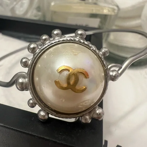 Chanel clip bangle with Pearl ☝️🤩❤️ - Picture 3 of 6